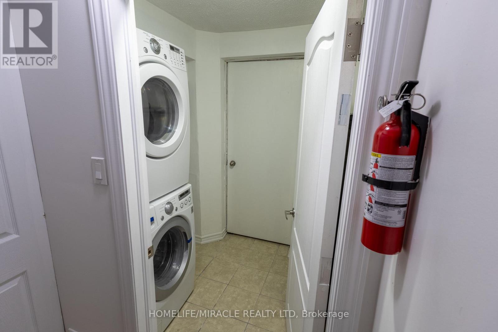 2 Santa Anita Court, Brampton, Ontario  L6Y 4P8 - Photo 36 - W12769286