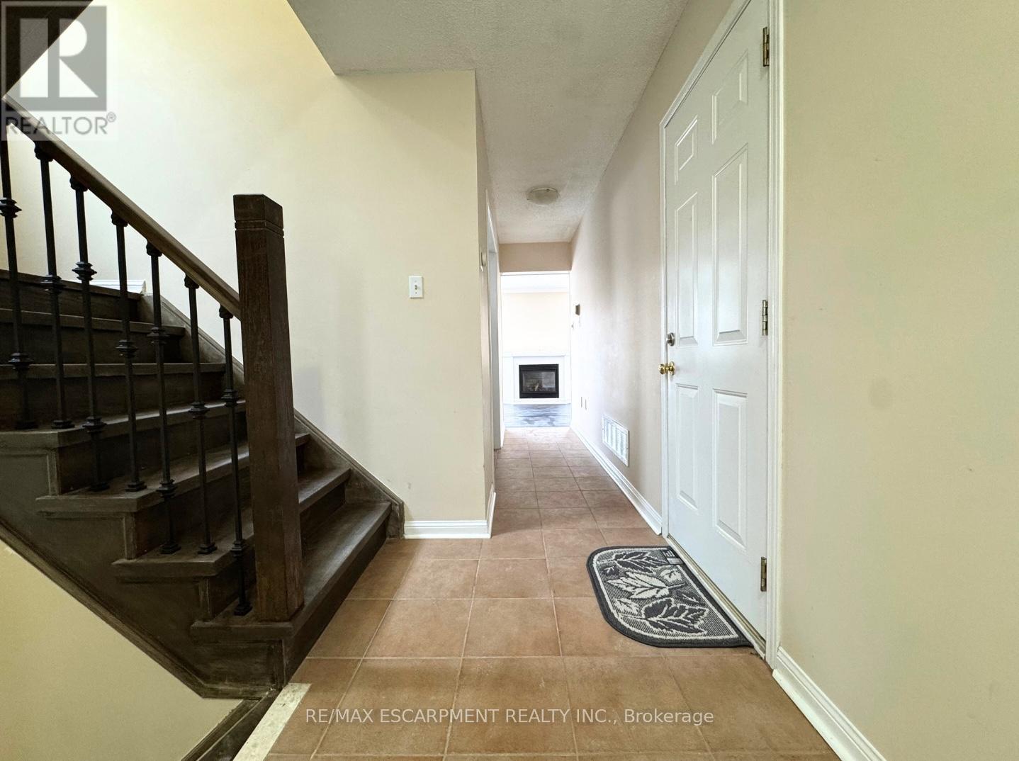 2218 Shadetree Avenue, Burlington, Ontario  L7L 6L4 - Photo 5 - W12760376