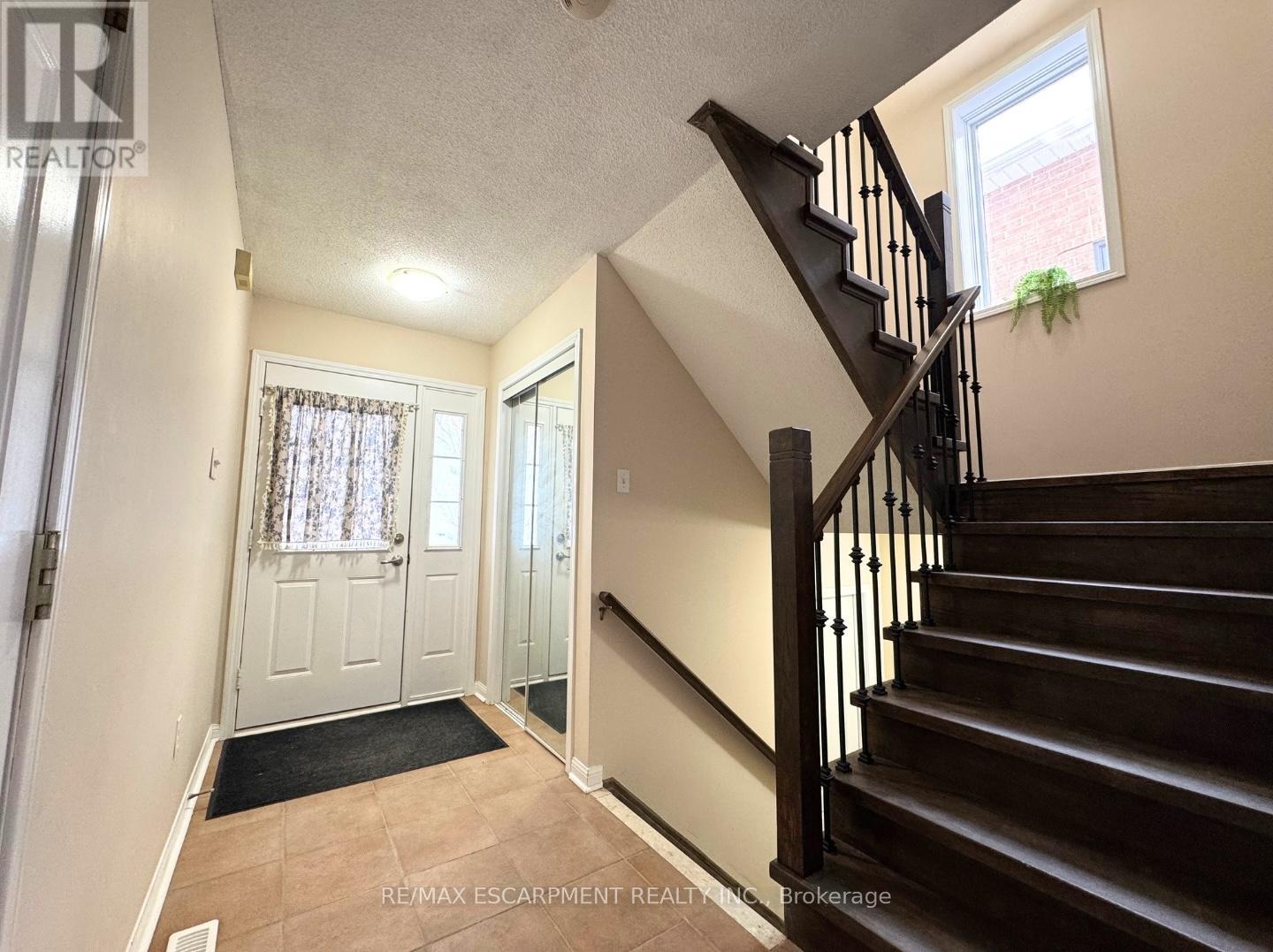 2218 Shadetree Avenue, Burlington, Ontario  L7L 6L4 - Photo 4 - W12760376