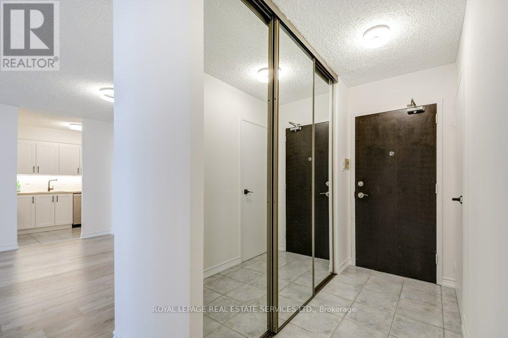 907 - 212 Kerr Street, Oakville, Ontario  L6K 3B1 - Photo 7 - W12756618