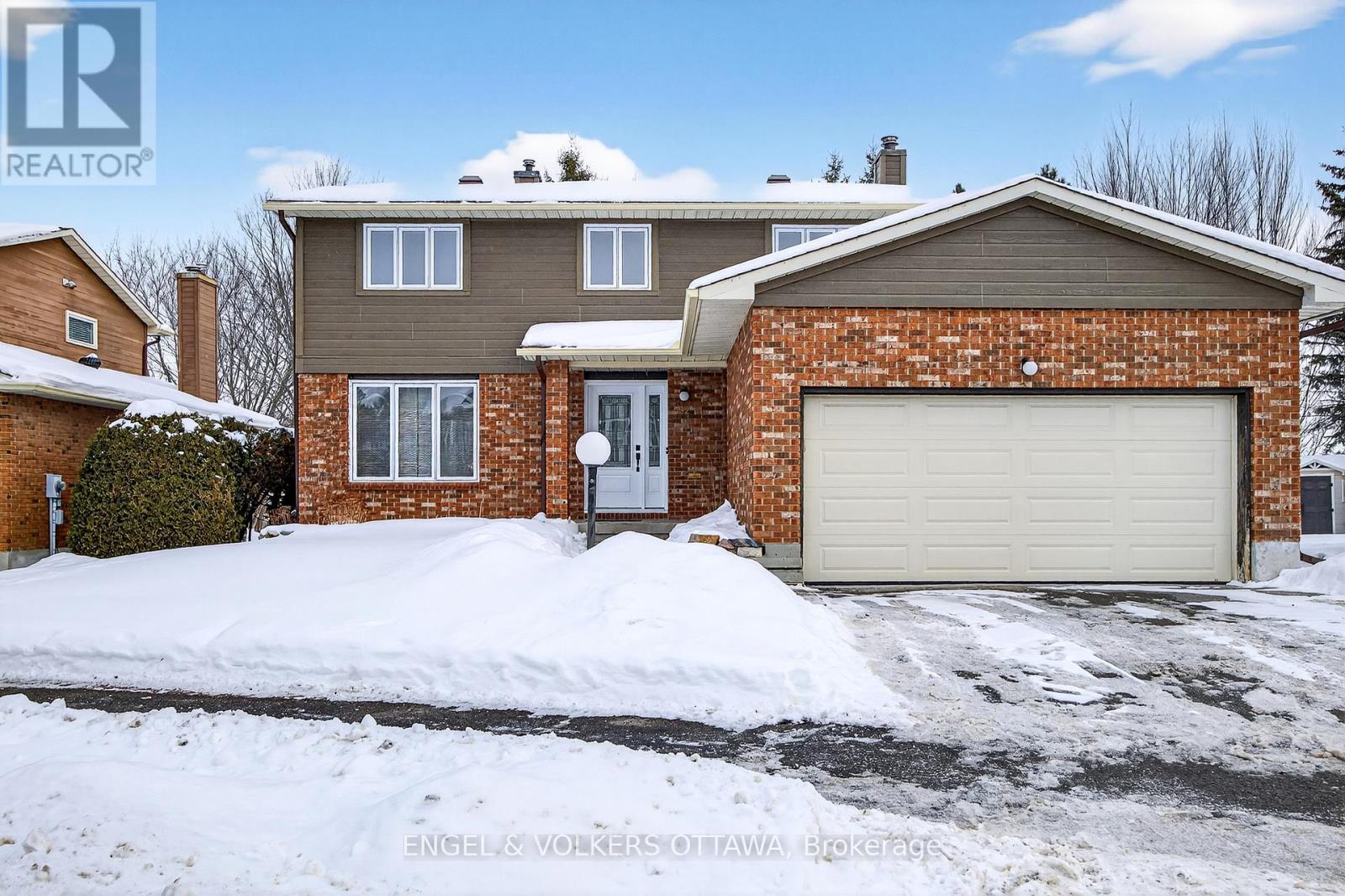 82 LEACOCK DRIVE, Ottawa, Ontario