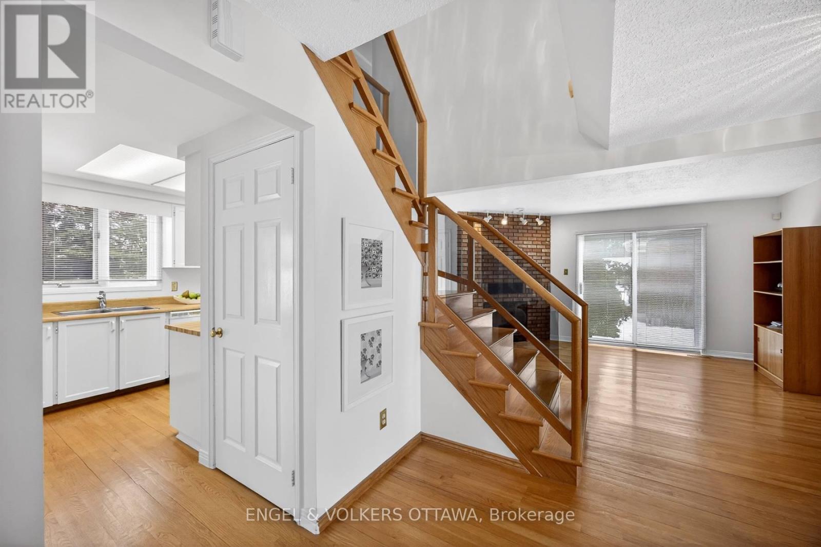 82 Leacock Drive, Ottawa, Ontario  K2K 2A8 - Photo 10 - X12769648