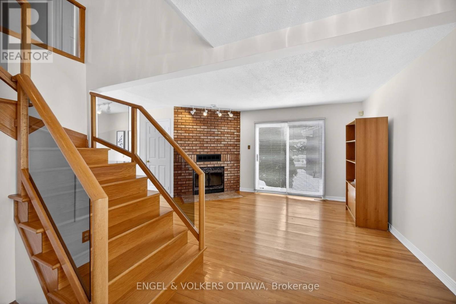 82 Leacock Drive, Ottawa, Ontario  K2K 2A8 - Photo 11 - X12769648