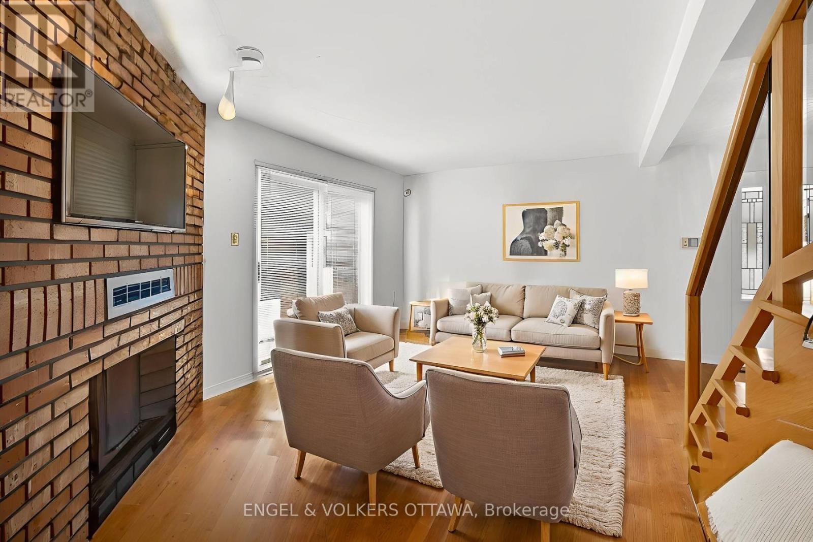 82 Leacock Drive, Ottawa, Ontario  K2K 2A8 - Photo 12 - X12769648