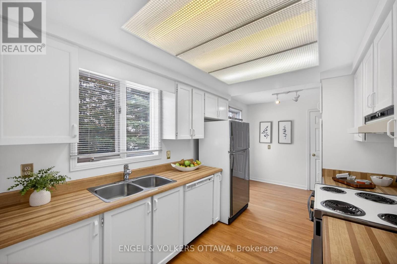 82 Leacock Drive, Ottawa, Ontario  K2K 2A8 - Photo 13 - X12769648