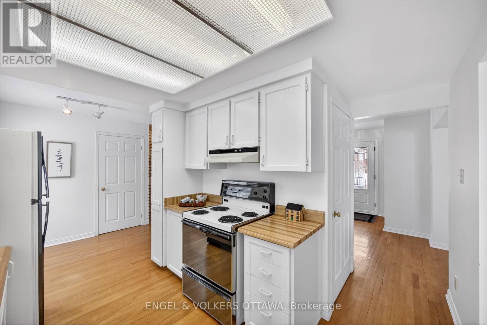 82 Leacock Drive, Ottawa, Ontario  K2K 2A8 - Photo 15 - X12769648