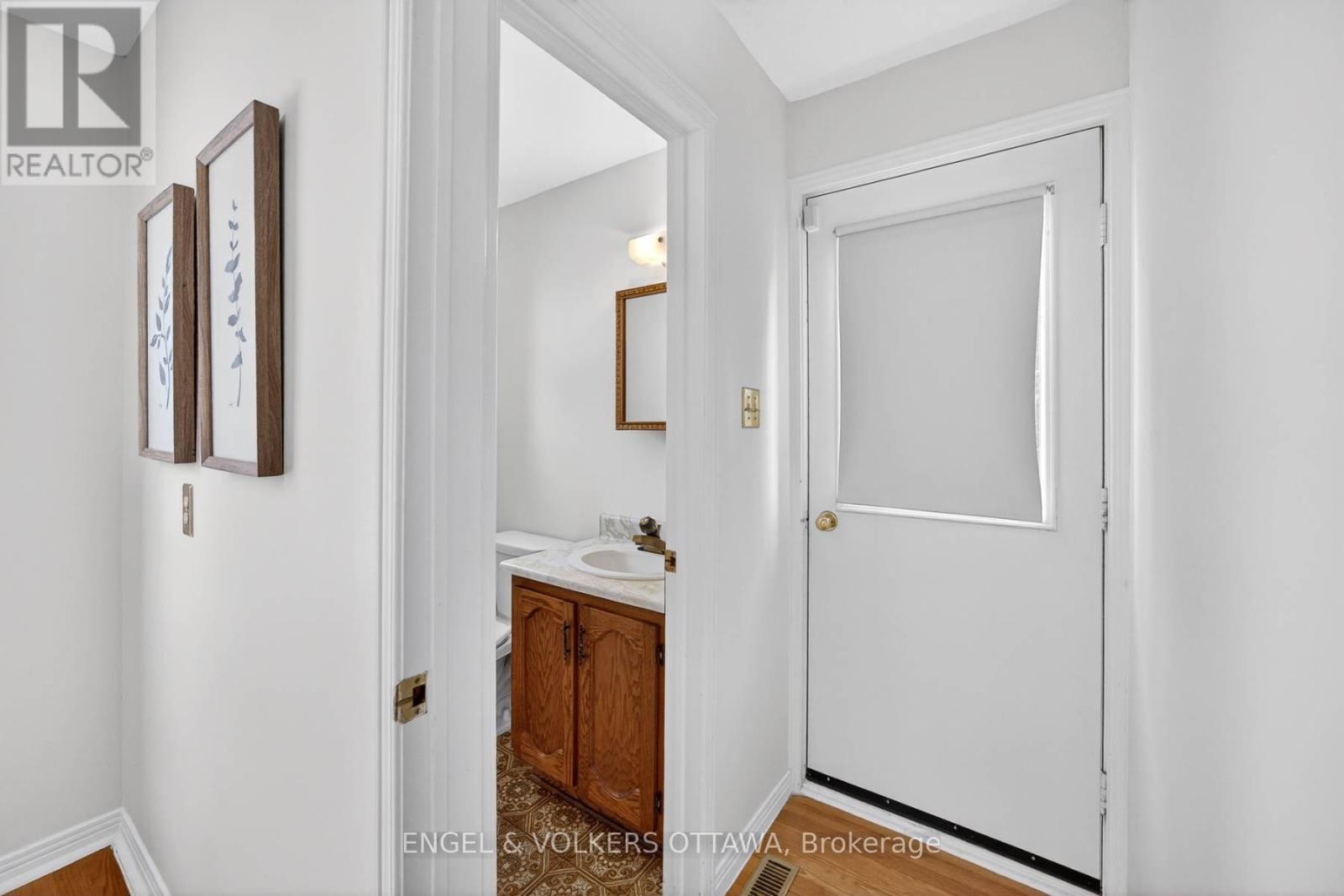 82 Leacock Drive, Ottawa, Ontario  K2K 2A8 - Photo 18 - X12769648