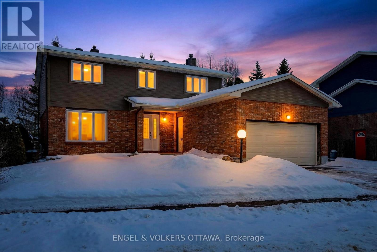 82 Leacock Drive, Ottawa, Ontario  K2K 2A8 - Photo 2 - X12769648