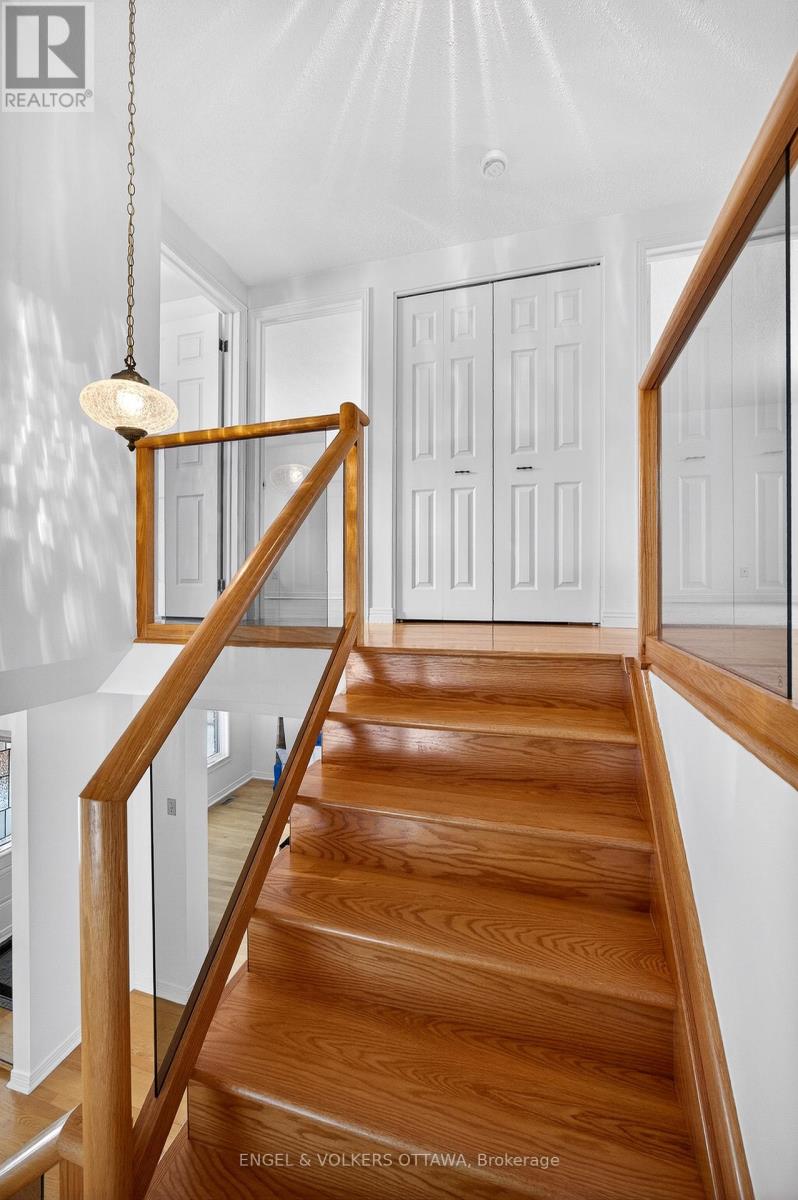 82 Leacock Drive, Ottawa, Ontario  K2K 2A8 - Photo 21 - X12769648