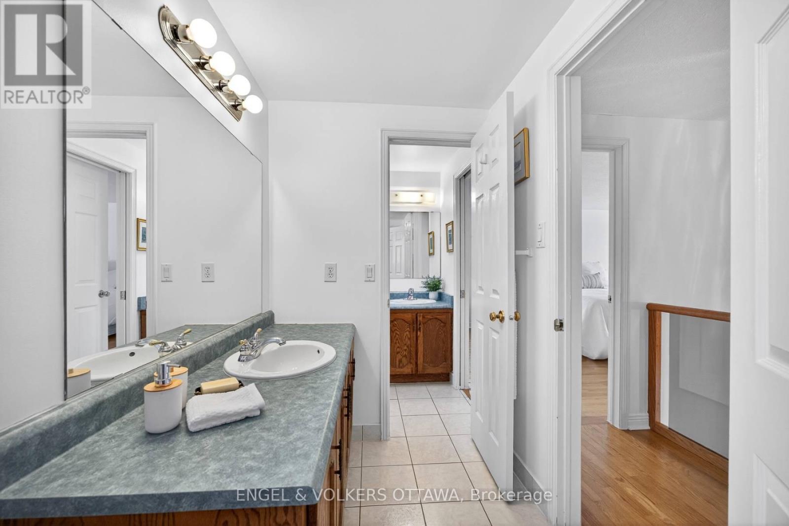 82 Leacock Drive, Ottawa, Ontario  K2K 2A8 - Photo 28 - X12769648