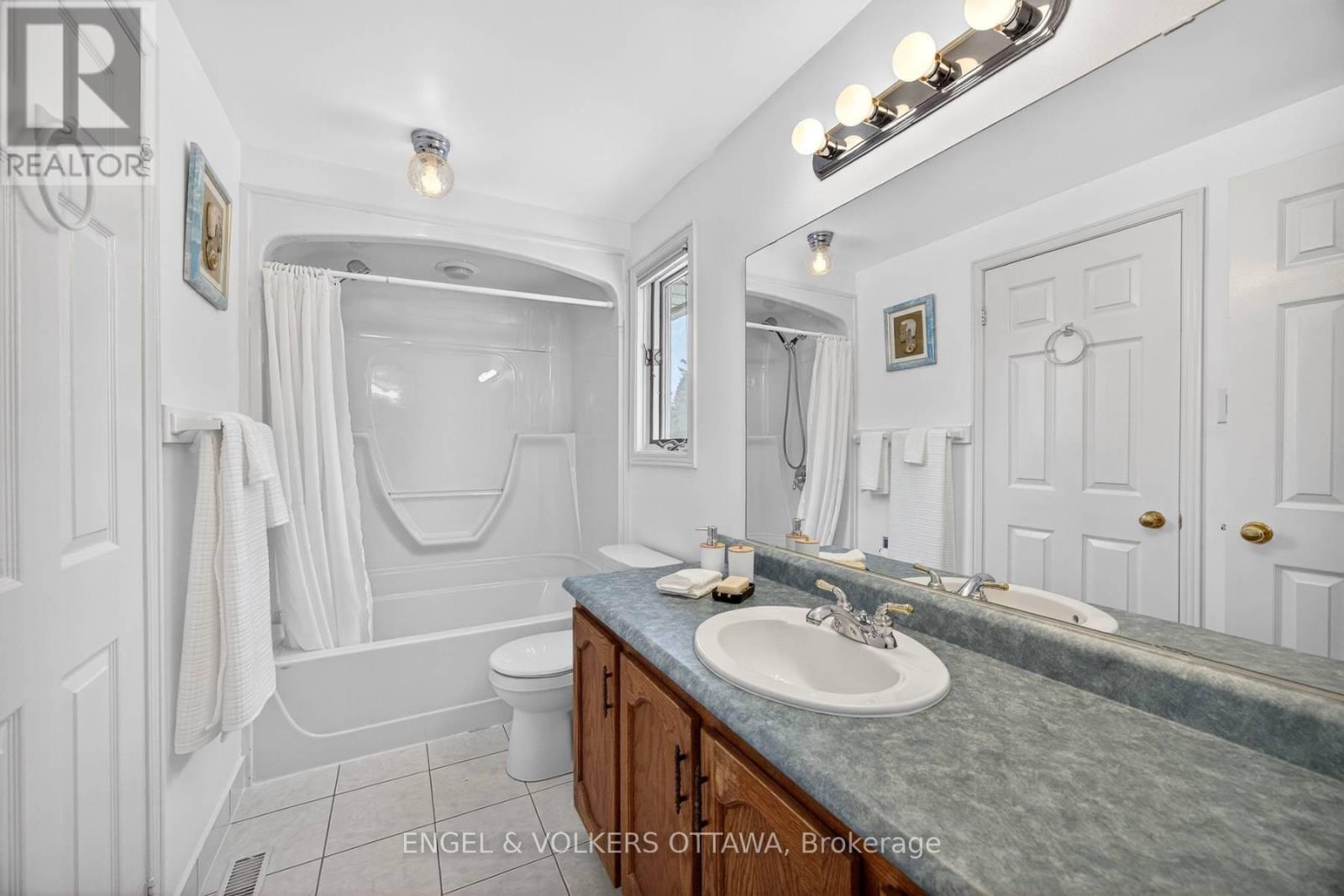 82 Leacock Drive, Ottawa, Ontario  K2K 2A8 - Photo 29 - X12769648