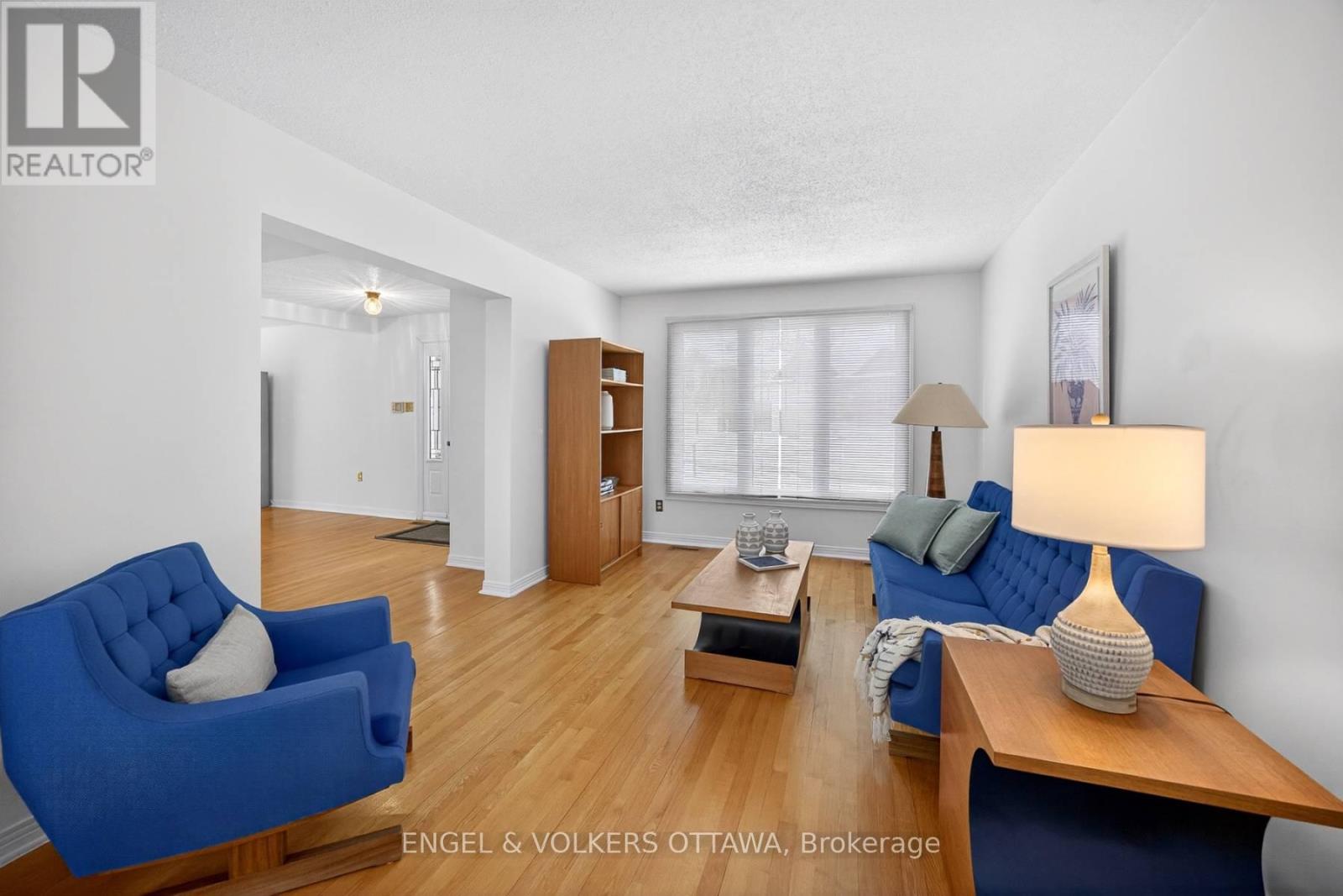 82 Leacock Drive, Ottawa, Ontario  K2K 2A8 - Photo 5 - X12769648