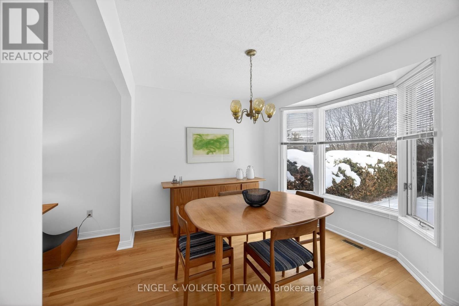 82 Leacock Drive, Ottawa, Ontario  K2K 2A8 - Photo 8 - X12769648