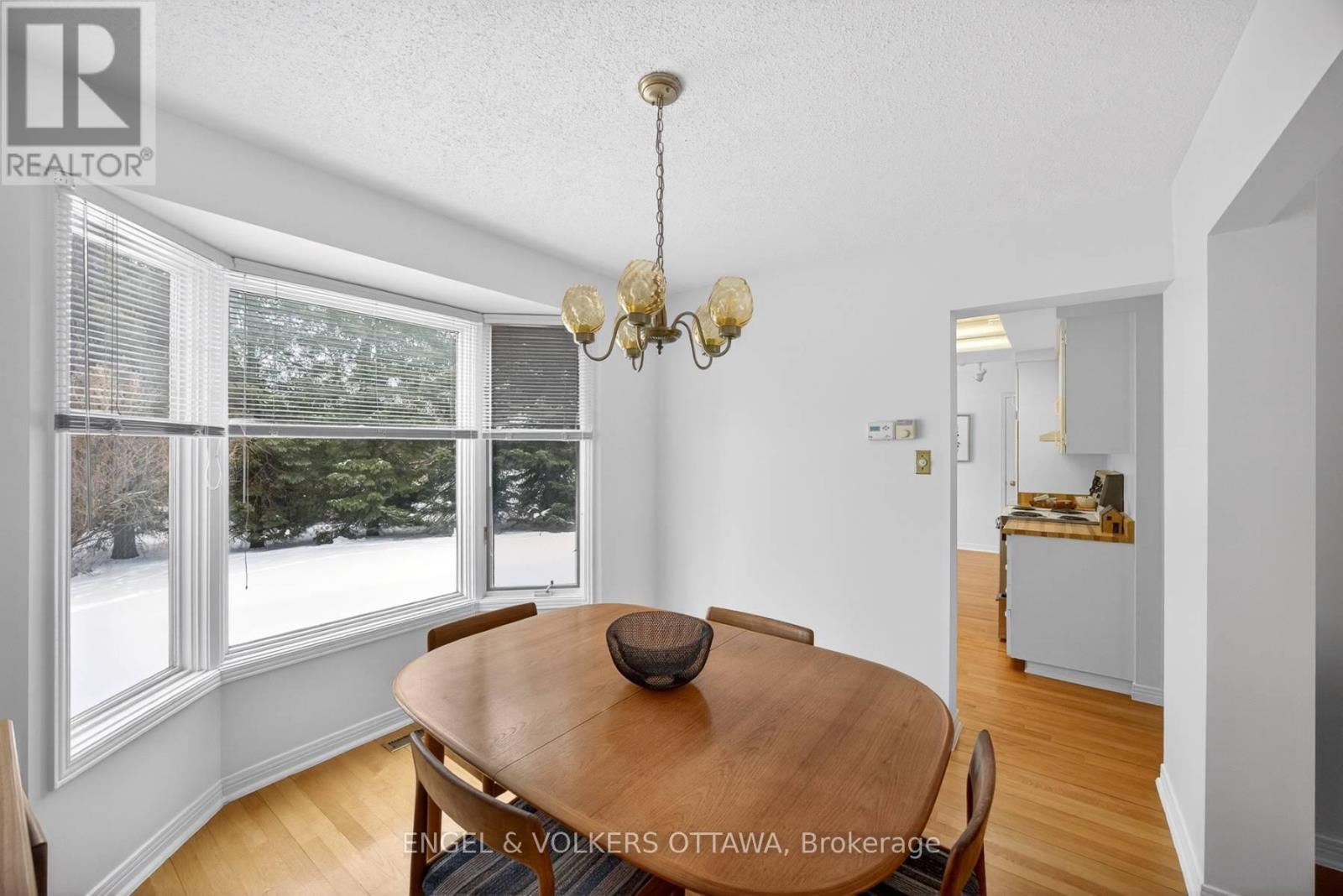 82 Leacock Drive, Ottawa, Ontario  K2K 2A8 - Photo 9 - X12769648