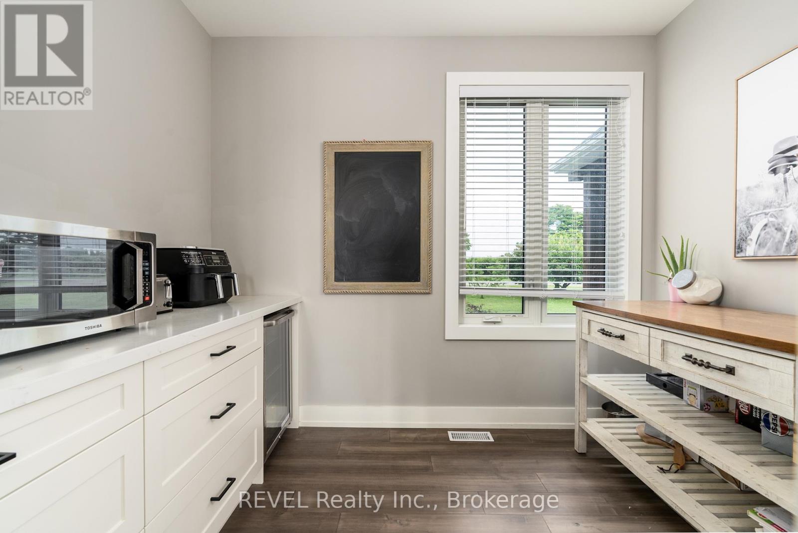 864 Concession 1 Rd Road, Niagara-On-The-Lake, Ontario  L0S 1J0 - Photo 14 - X12769642