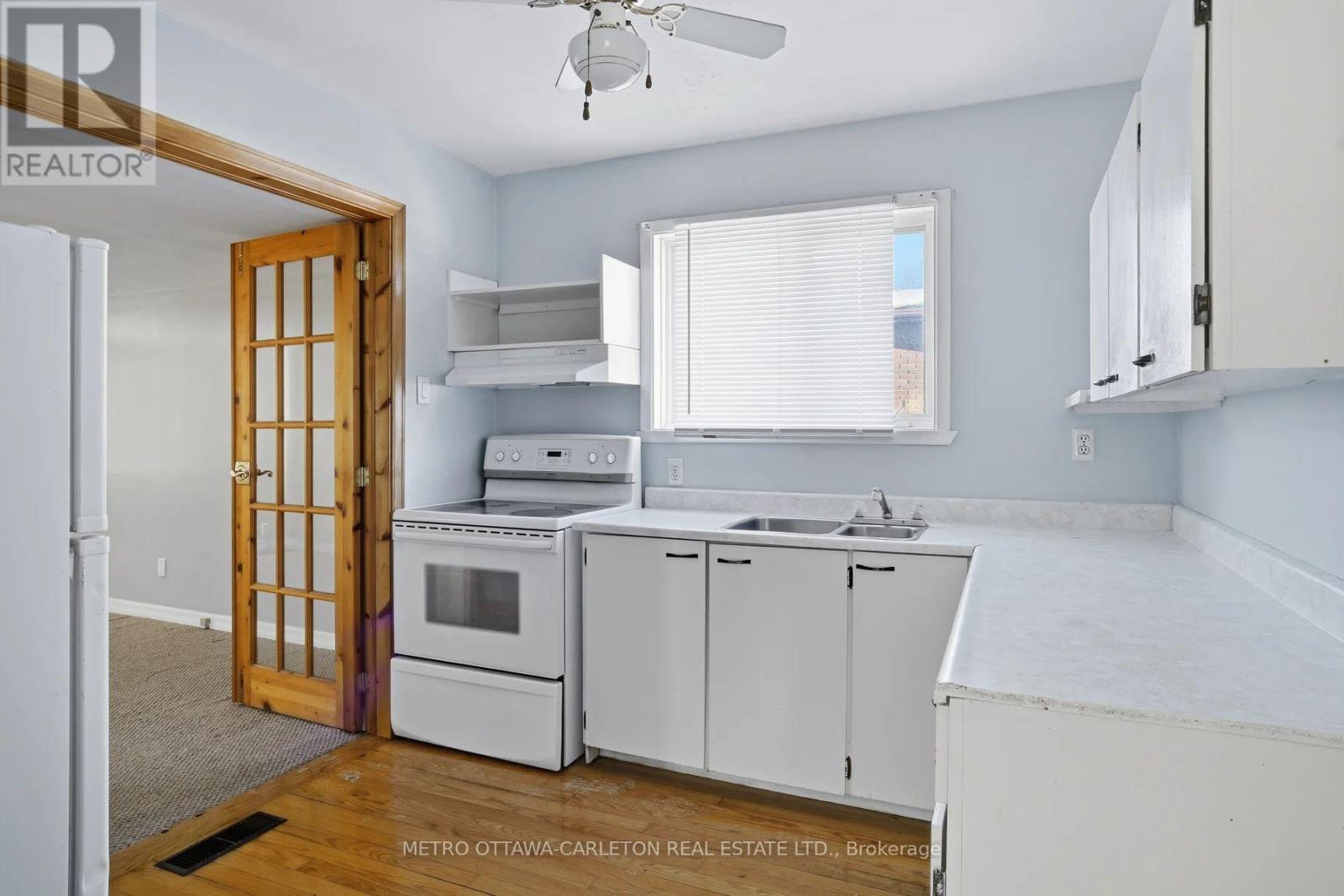 Unit B - 704 Claude Street, Ottawa, Ontario  K1K 2S2 - Photo 6 - X12648714