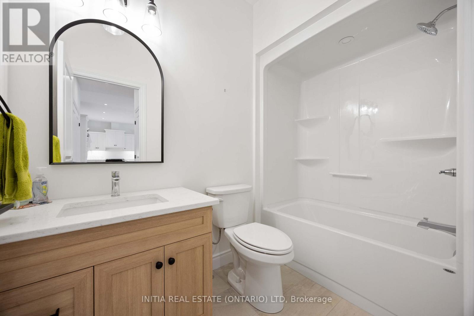 102 Leneve Street, Lambton Shores, Ontario  N0N 1J0 - Photo 11 - X12769654