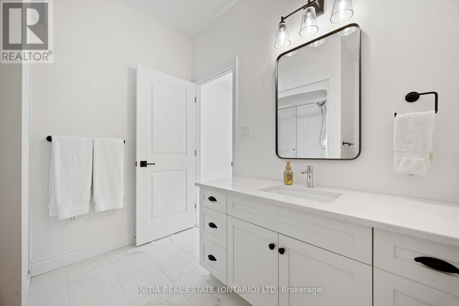 102 Leneve Street, Lambton Shores, Ontario  N0N 1J0 - Photo 16 - X12769654