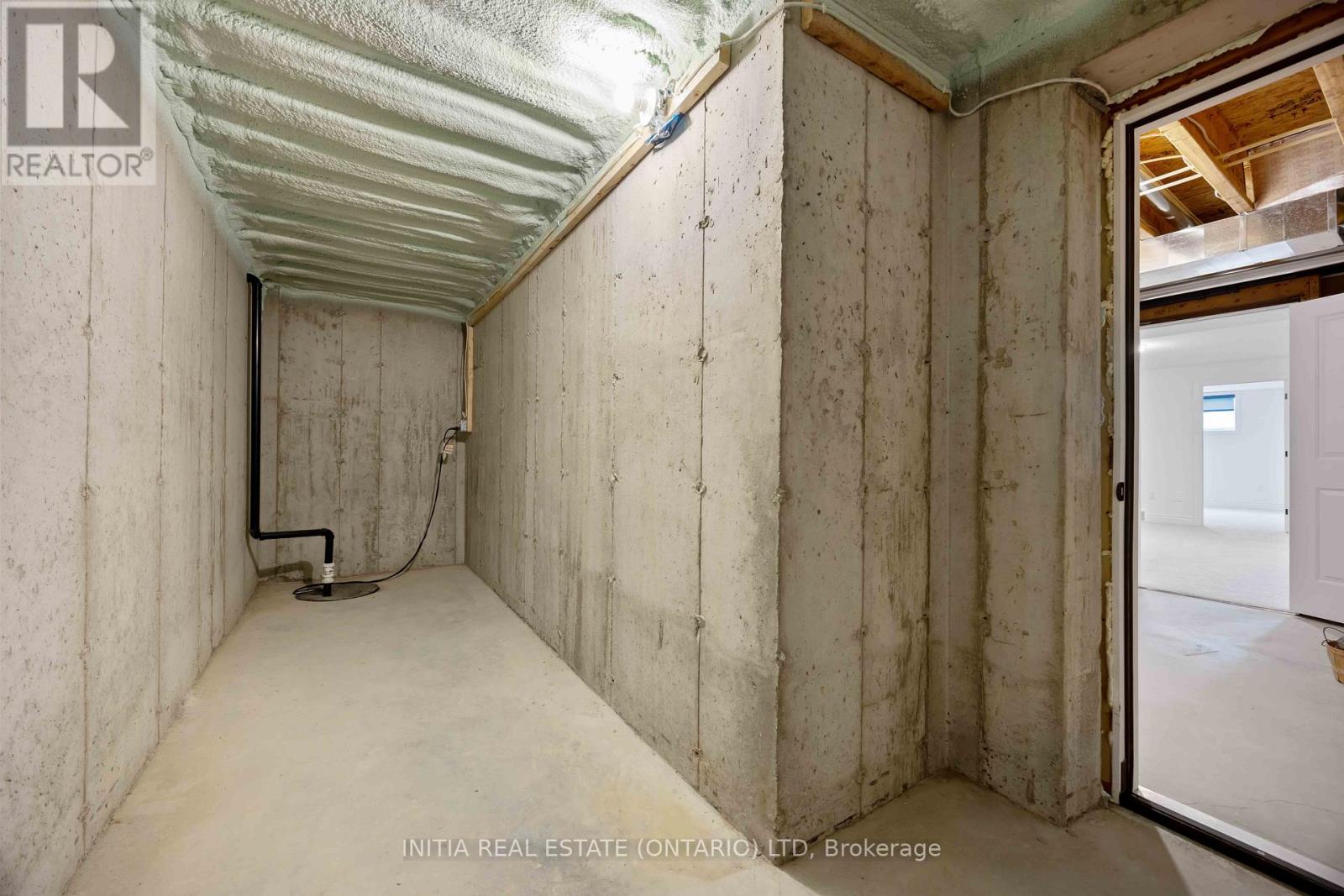 102 Leneve Street, Lambton Shores, Ontario  N0N 1J0 - Photo 23 - X12769654