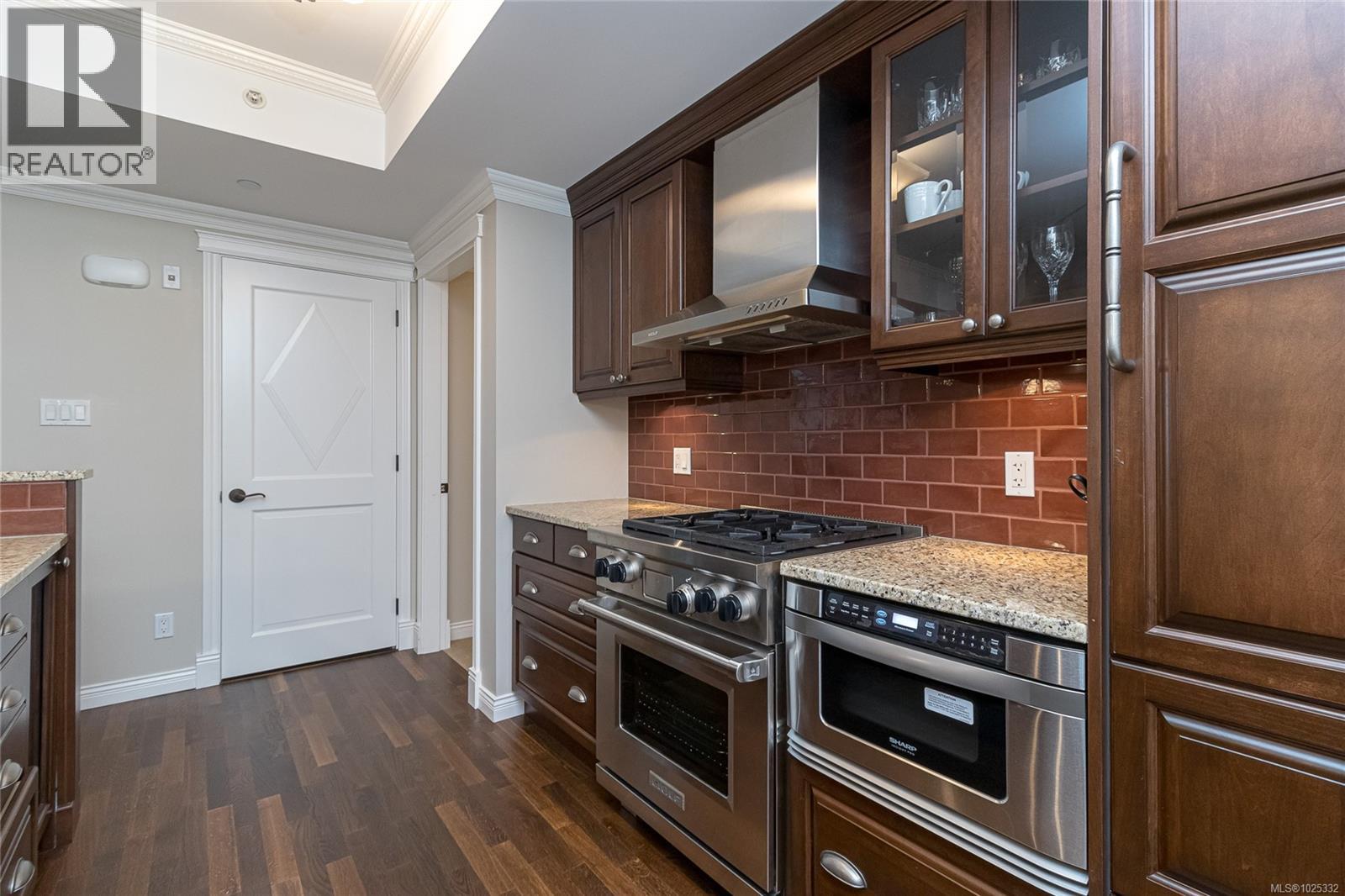 405 1175 Beach Dr, Oak Bay, British Columbia  V8S 2N2 - Photo 17 - 1025332