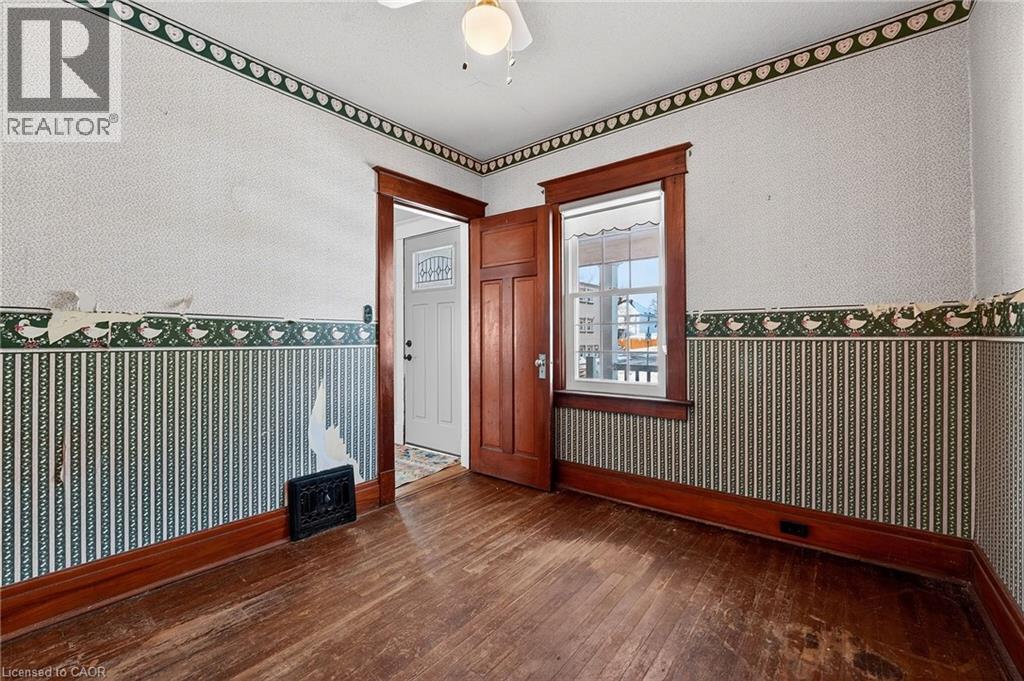 16 Louisa Street, St. Catharines, Ontario  L2R 2J6 - Photo 10 - 40802703