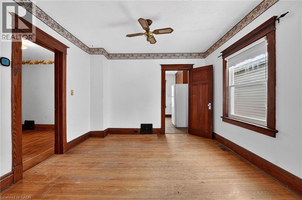 16 Louisa Street, St. Catharines, Ontario  L2R 2J6 - Photo 7 - 40802703