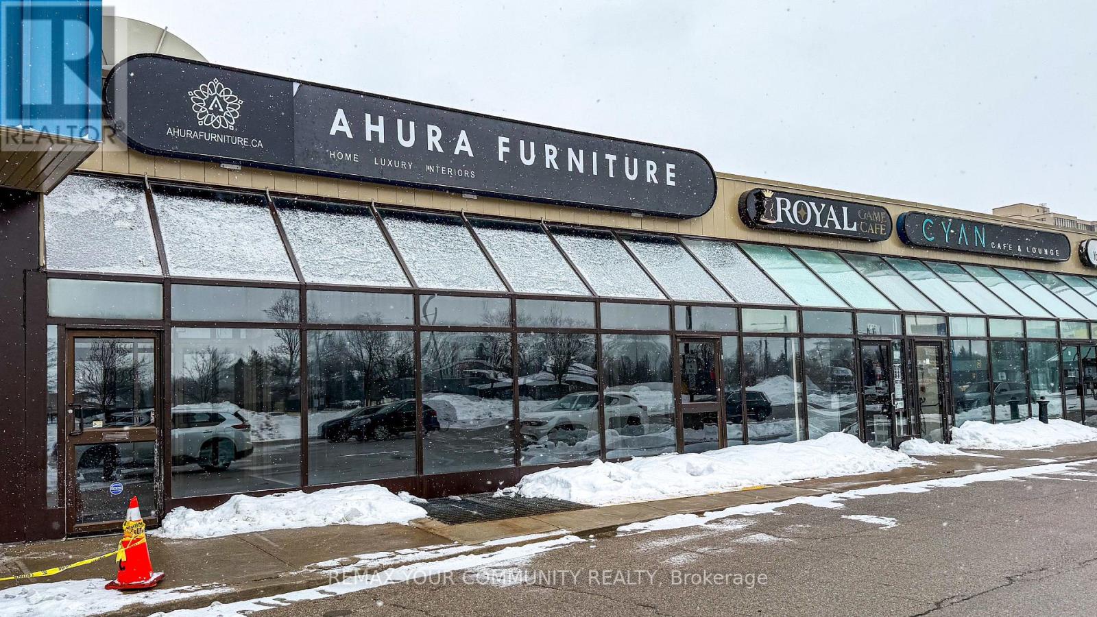 203 - 9737 Yonge Street, Richmond Hill (Harding), Ontario  L4C 8S7 - Photo 2 - N12769674