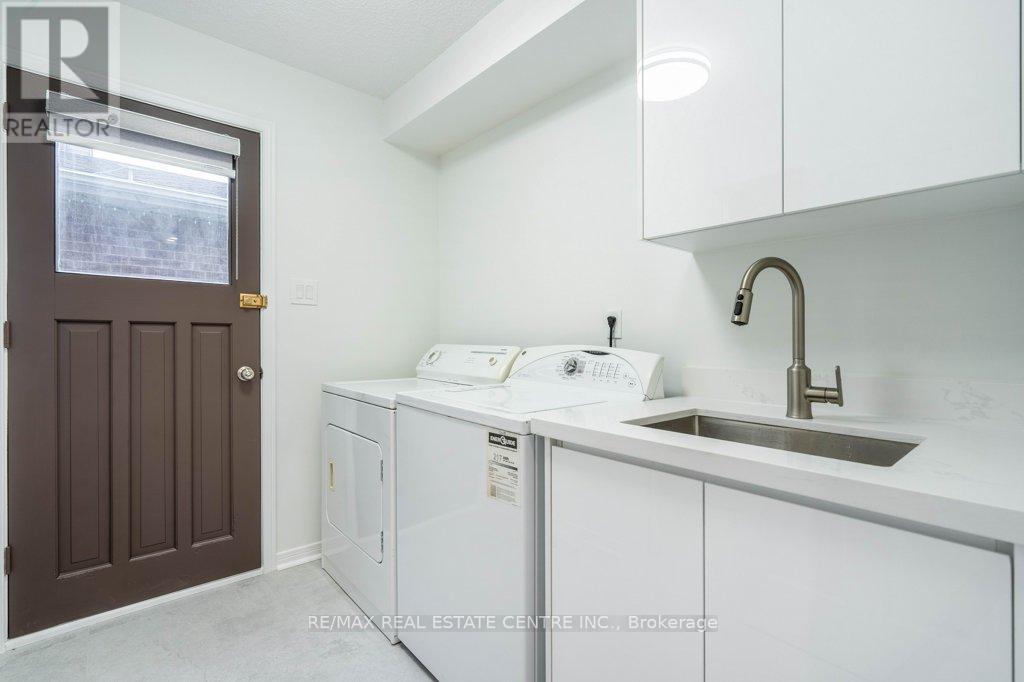 796 Buckingham Court, Mississauga, Ontario  L5C 4M3 - Photo 14 - W12769656