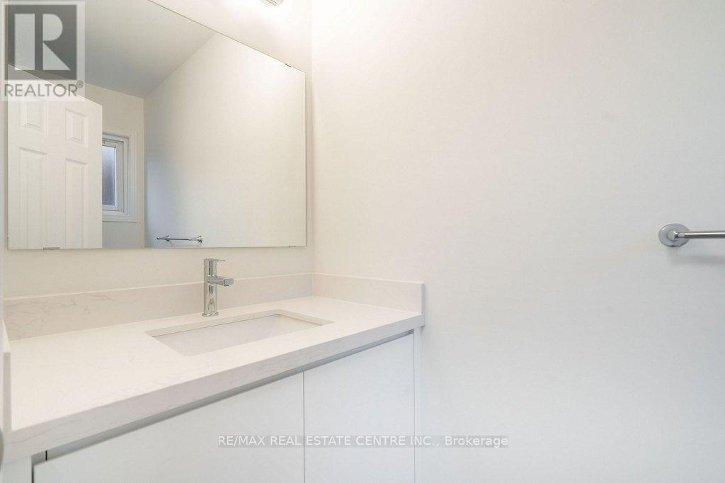 796 Buckingham Court, Mississauga, Ontario  L5C 4M3 - Photo 15 - W12769656