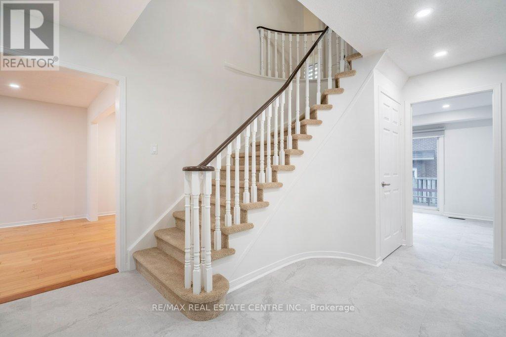 796 Buckingham Court, Mississauga, Ontario  L5C 4M3 - Photo 16 - W12769656