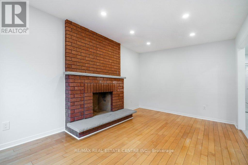 796 Buckingham Court, Mississauga, Ontario  L5C 4M3 - Photo 18 - W12769656