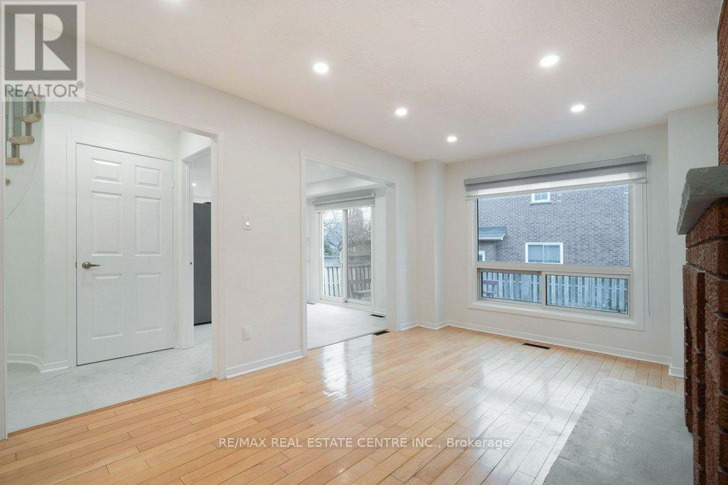 796 Buckingham Court, Mississauga, Ontario  L5C 4M3 - Photo 19 - W12769656