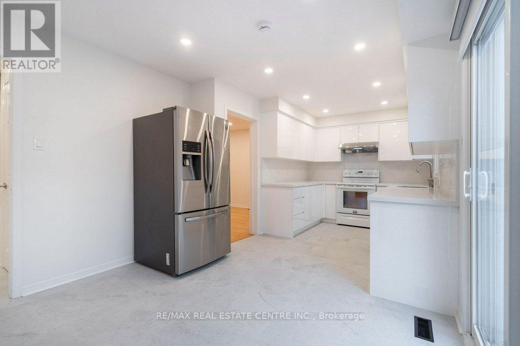 796 Buckingham Court, Mississauga, Ontario  L5C 4M3 - Photo 21 - W12769656