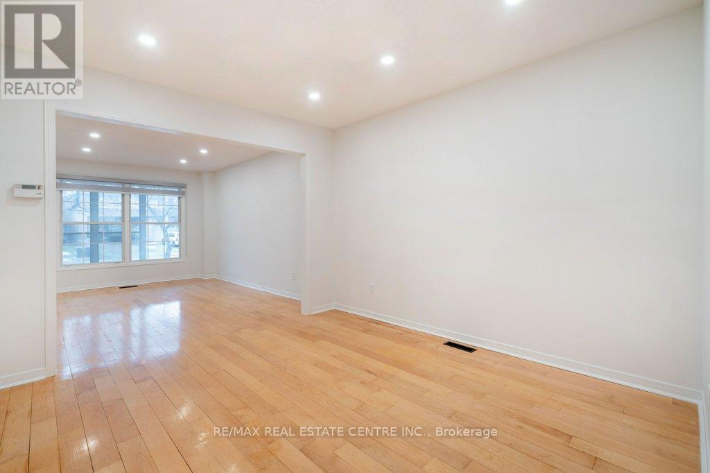 796 Buckingham Court, Mississauga, Ontario  L5C 4M3 - Photo 24 - W12769656