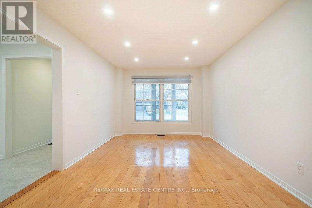 796 Buckingham Court, Mississauga, Ontario  L5C 4M3 - Photo 25 - W12769656