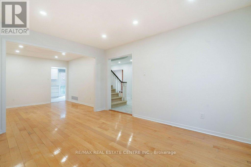 796 Buckingham Court, Mississauga, Ontario  L5C 4M3 - Photo 27 - W12769656