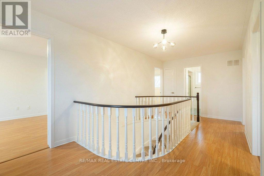 796 Buckingham Court, Mississauga, Ontario  L5C 4M3 - Photo 29 - W12769656