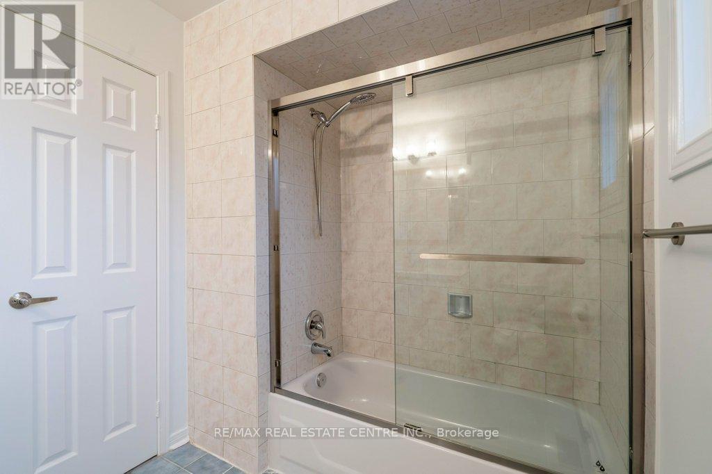 796 Buckingham Court, Mississauga, Ontario  L5C 4M3 - Photo 31 - W12769656