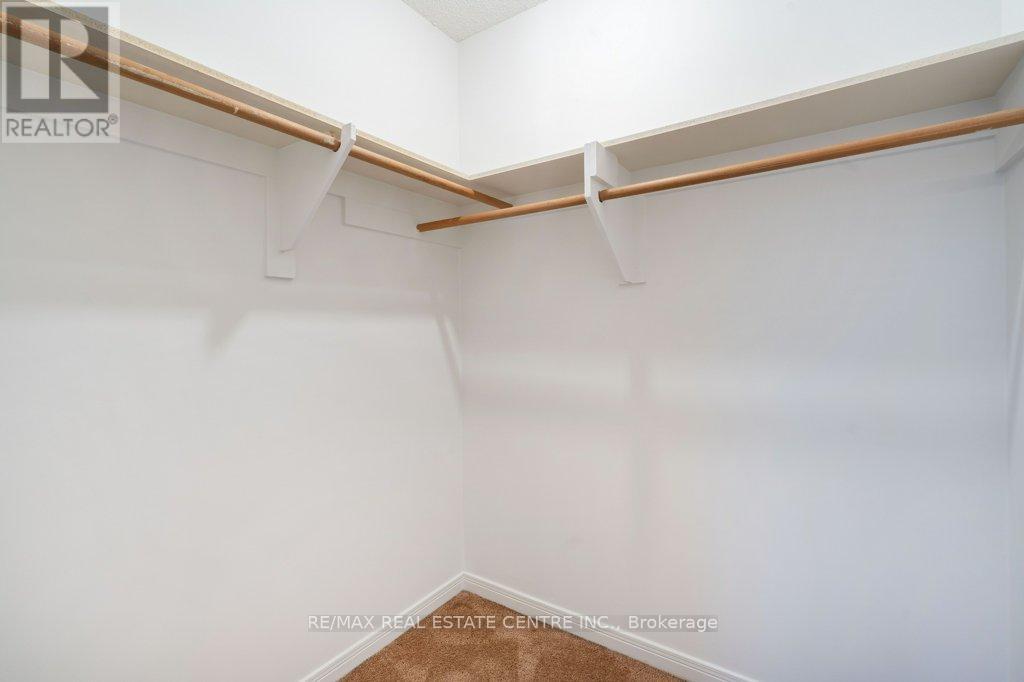 796 Buckingham Court, Mississauga, Ontario  L5C 4M3 - Photo 35 - W12769656