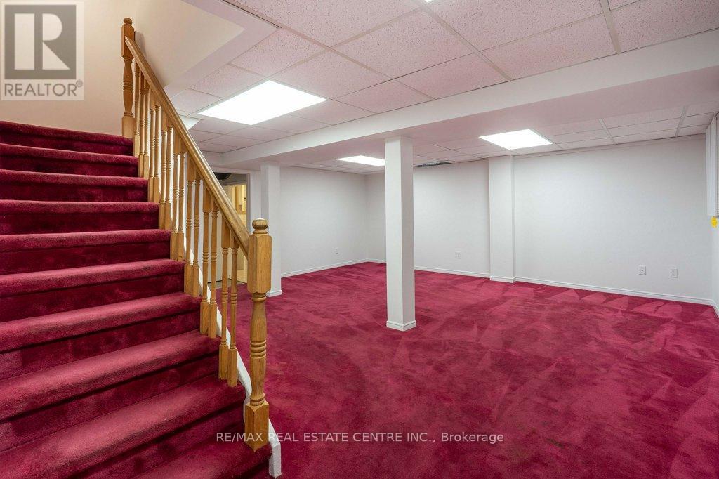 796 Buckingham Court, Mississauga, Ontario  L5C 4M3 - Photo 38 - W12769656