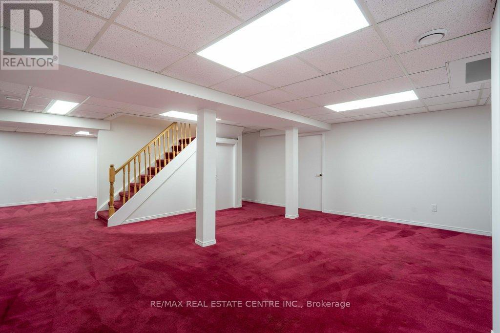 796 Buckingham Court, Mississauga, Ontario  L5C 4M3 - Photo 39 - W12769656