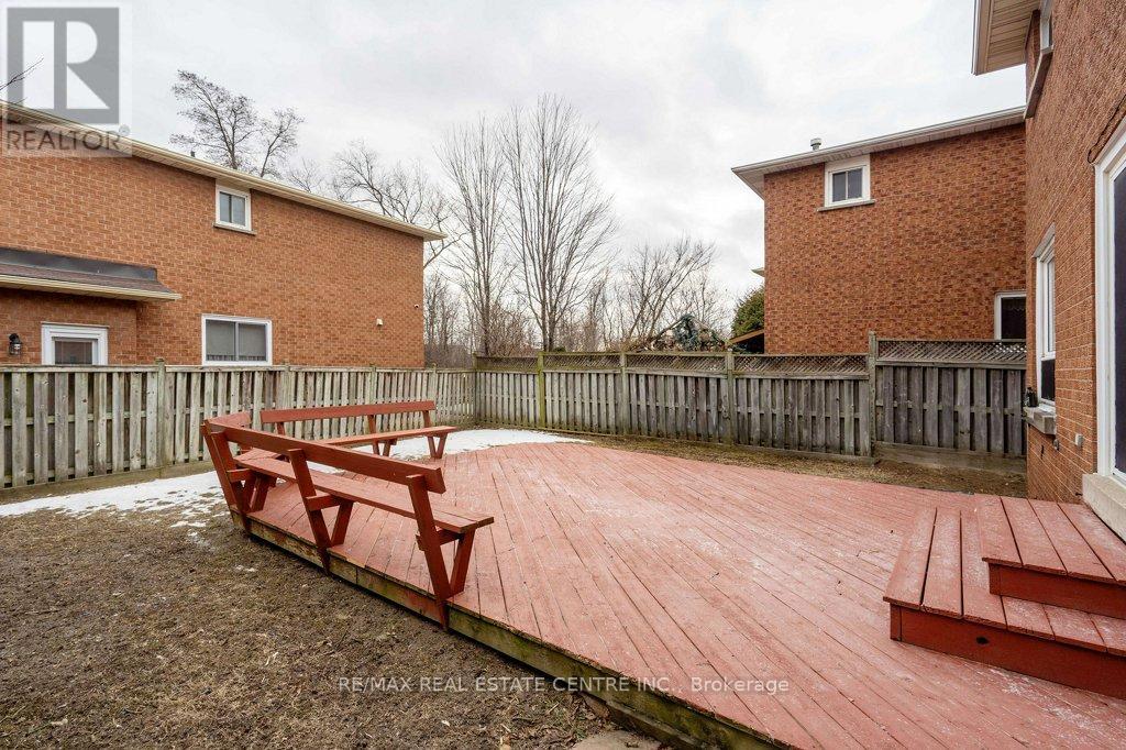 796 Buckingham Court, Mississauga, Ontario  L5C 4M3 - Photo 45 - W12769656