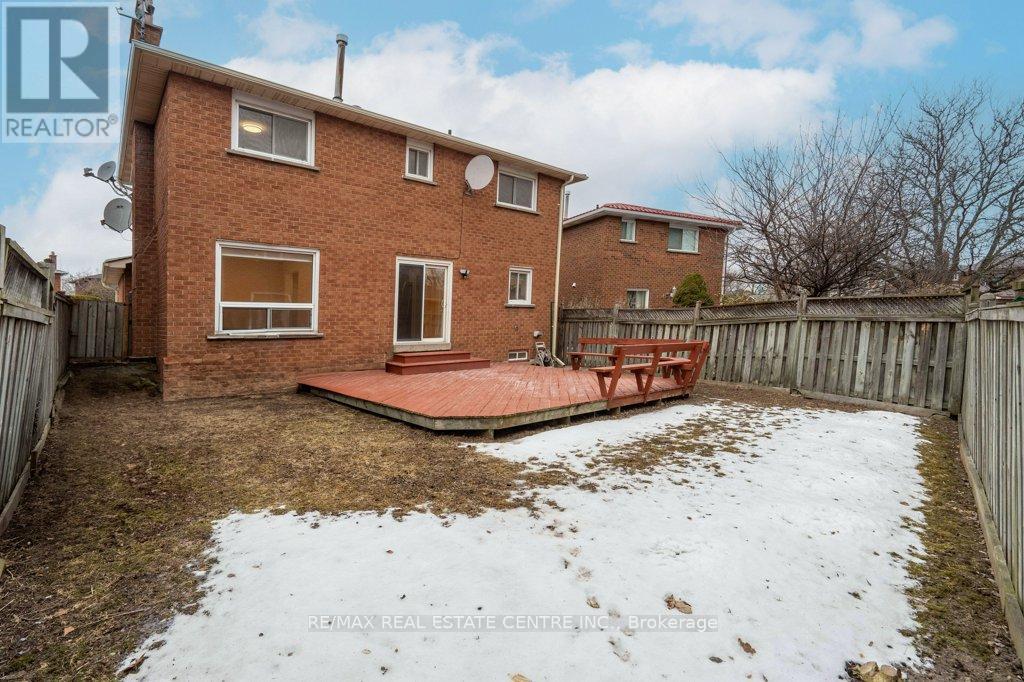 796 Buckingham Court, Mississauga, Ontario  L5C 4M3 - Photo 46 - W12769656