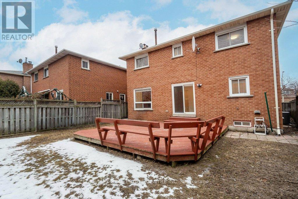 796 Buckingham Court, Mississauga, Ontario  L5C 4M3 - Photo 47 - W12769656