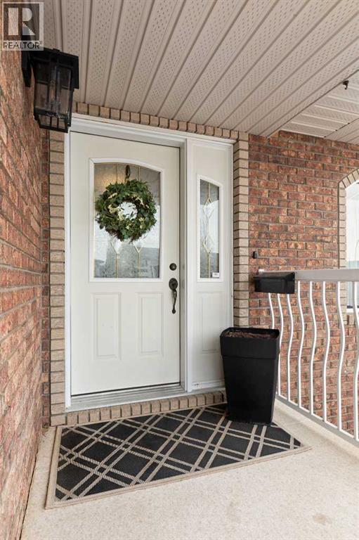 928 3 Street Sw, Redcliff, Alberta  T0J 2P0 - Photo 3 - A2283268