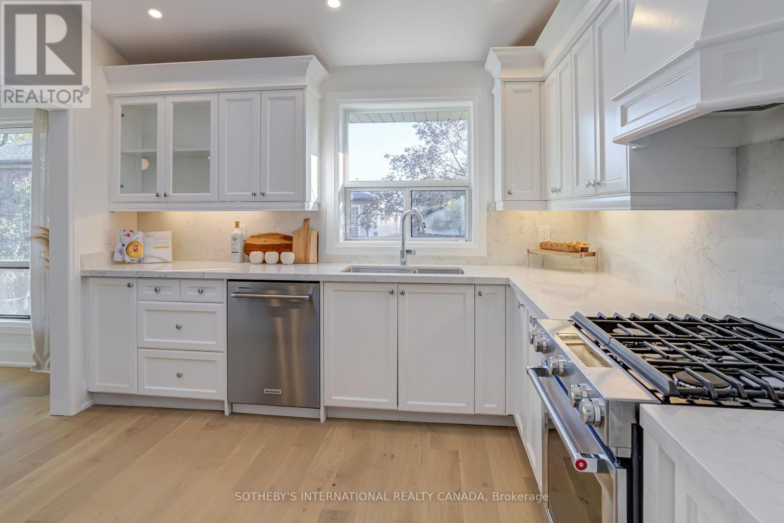 34 Euphrasia Drive, Toronto, Ontario  M6B 3V9 - Photo 7 - W12764556