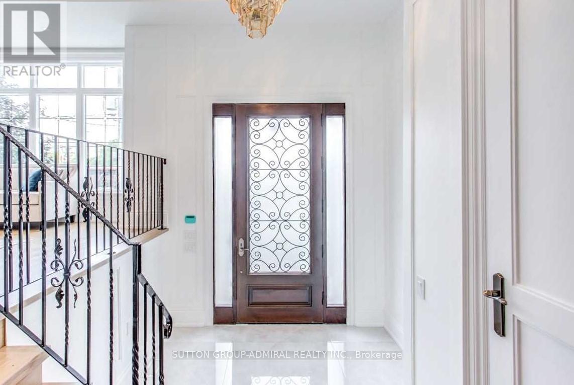 305 Finch Avenue E, Toronto, Ontario  M2N 4S3 - Photo 2 - C12769704