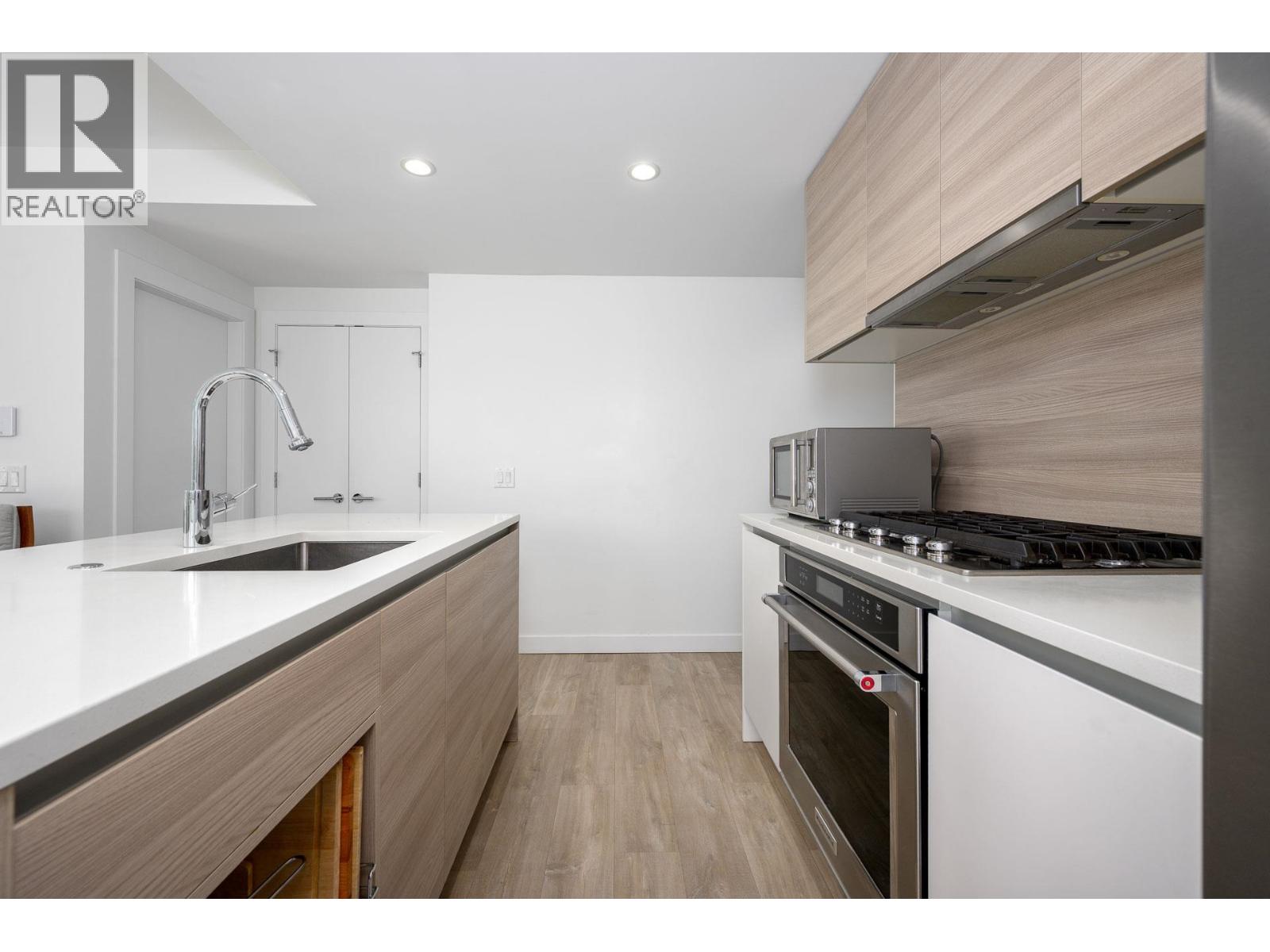 407 525 Foster Avenue, Coquitlam, British Columbia  V3J 0H6 - Photo 4 - R3087727