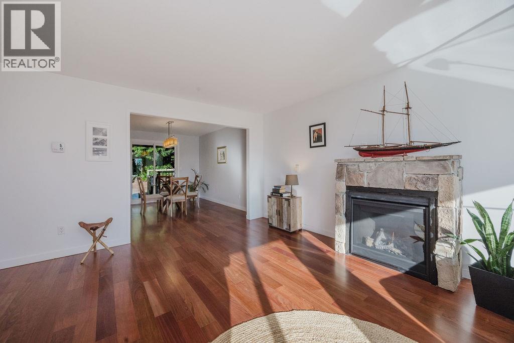 2016 Coach Road, Roberts Creek, British Columbia  V0N 2W6 - Photo 10 - R3087726