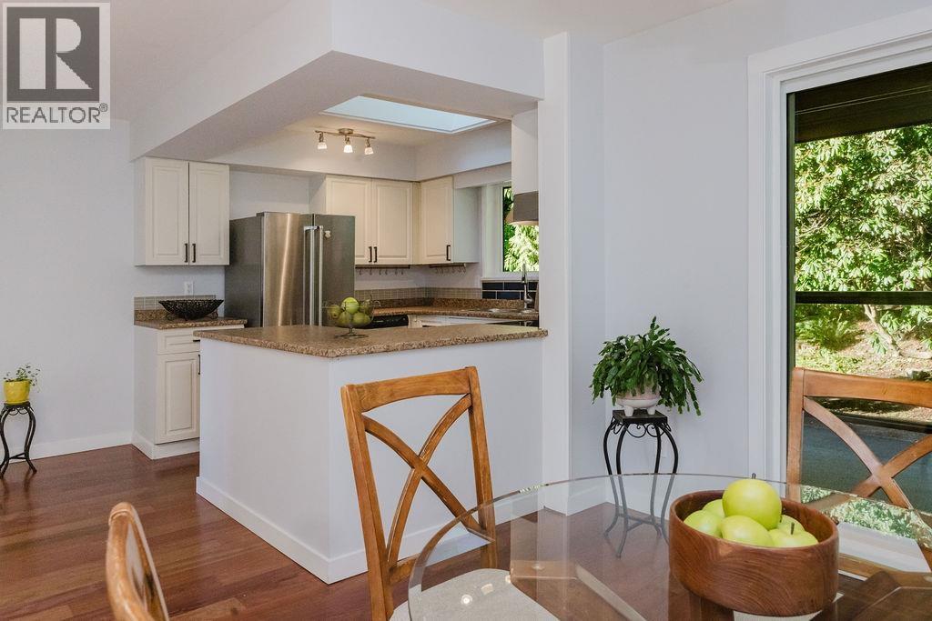 2016 Coach Road, Roberts Creek, British Columbia  V0N 2W6 - Photo 11 - R3087726